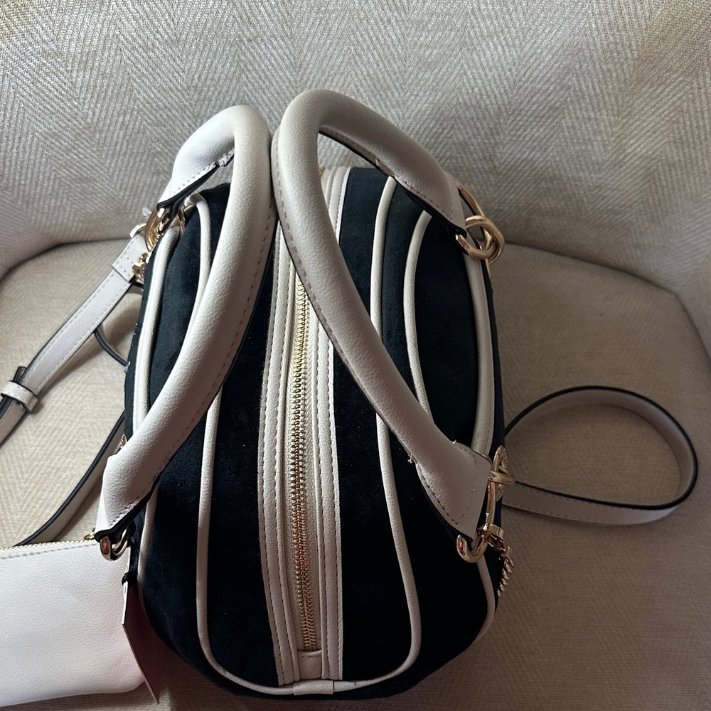 Juicy Couture Black and Cream Shoulder and Top Handle Bag with Pouch - Picture 8 of 15